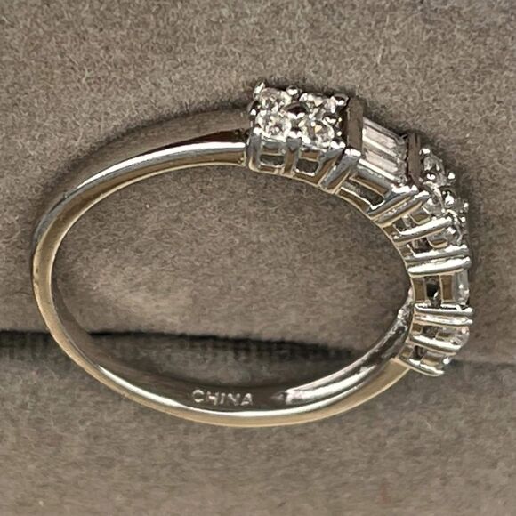 Vintage Cubic Zirconia Band 925 Cocktail Ring in Sterling Silver Size 8 1/2 - Picture 5 of 10